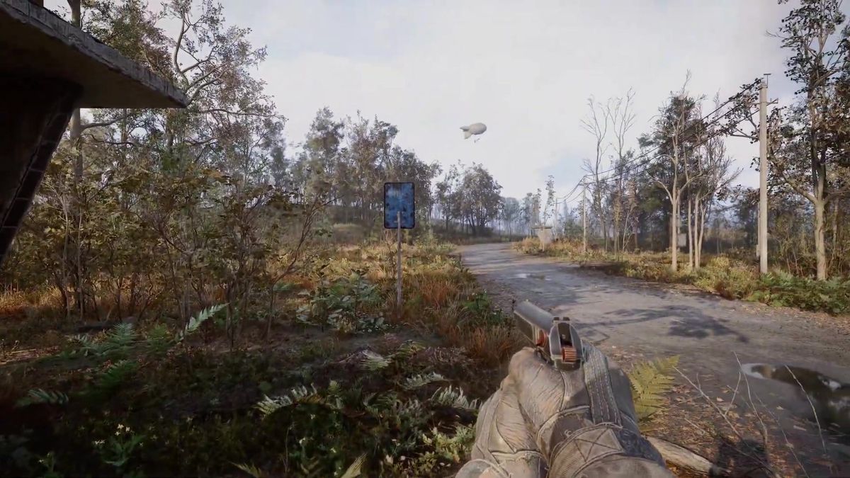 角色行走在废墟街道，远处天空与建筑的HDR光照效果极为通透，整体画面接近电影质感