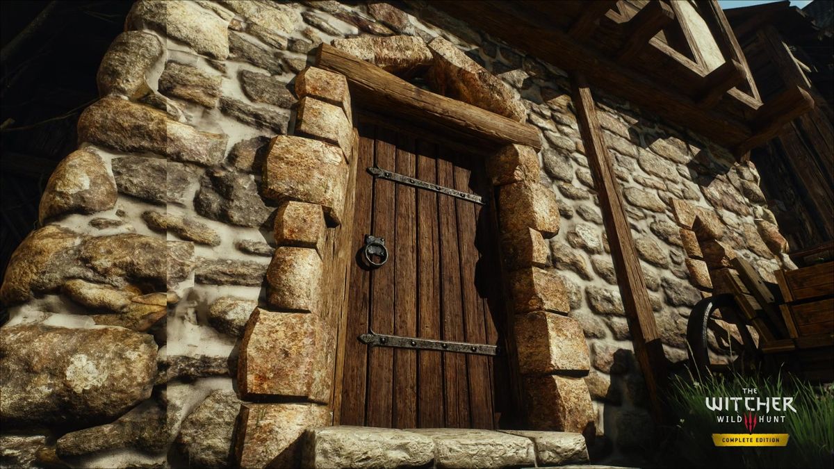 城市建筑材质升级对比，砖墙纹理更清晰，阴影层次更丰富