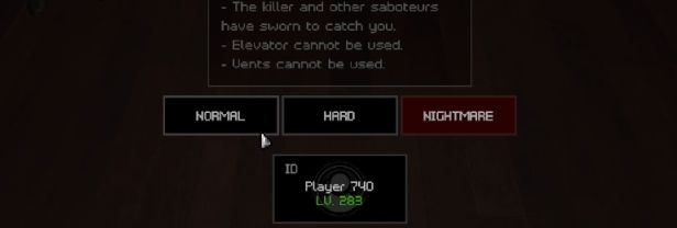 三名玩家角色在昏暗办公室中蹲伏前进，一人手势示意安静，屏幕上显示语音输入波动条