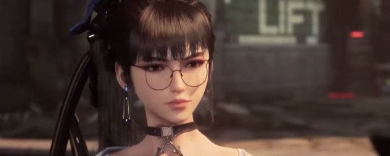 《剑星》游戏界面展示自动拾取物品设置选项，蓝色高亮的开关清晰可见，背景为角色在废土城市中探索的场景