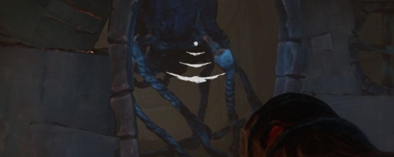 《午夜漫步》中笑脸怪的恐怖形象，昏暗环境下露出诡异笑容，营造紧张氛围