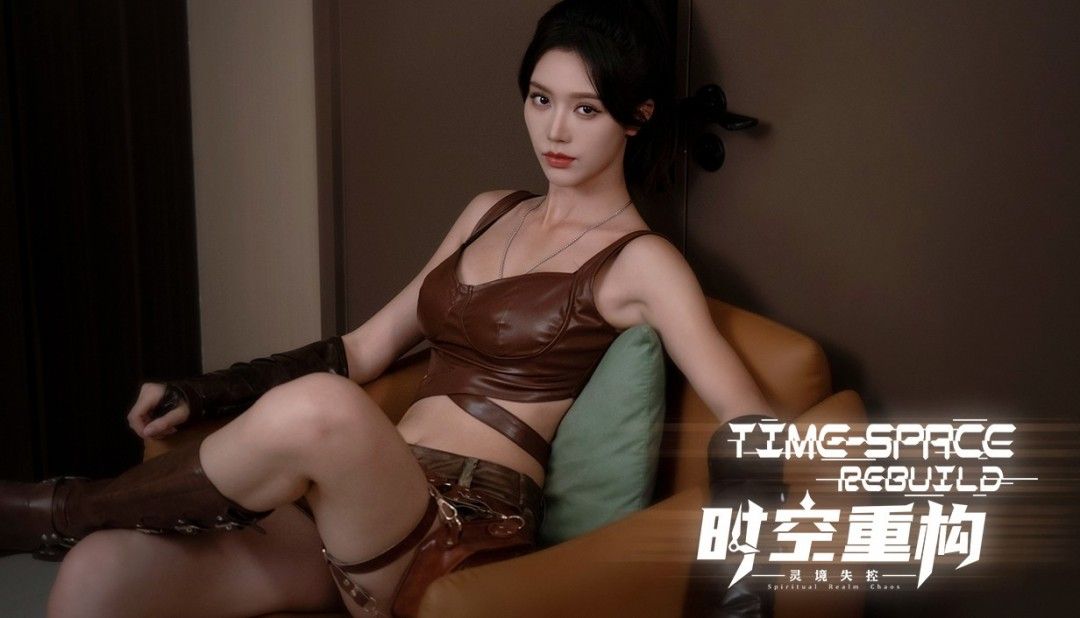 懵懂但博学的神秘少女角色立绘，身穿古老服饰，手持发光古籍，眼神充满孤独与希望