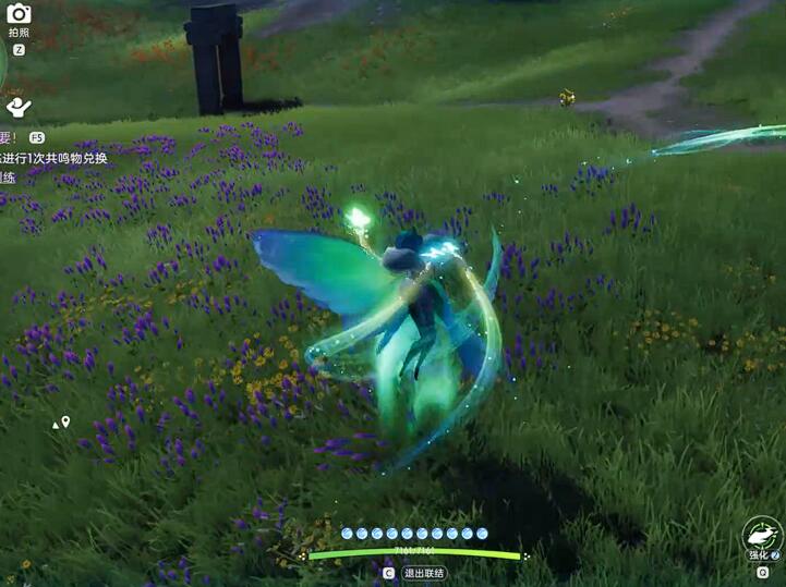 美梦蝶释放梦境粉尘技能，光点洒落在队友身上，同时敌方角色眼皮沉重即将入睡