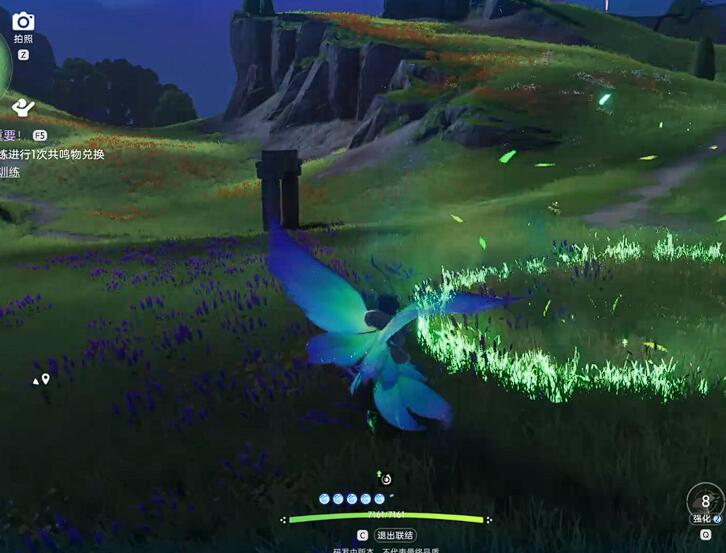 美梦蝶在团队战斗中释放幻梦领域，队友在光幕中血量回升，敌人原地打转陷入混乱