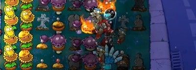 寒光菇释放技能瞬间，全屏泛起冰蓝色波纹，僵尸被冻结在原地，空中飘落阳光碎片