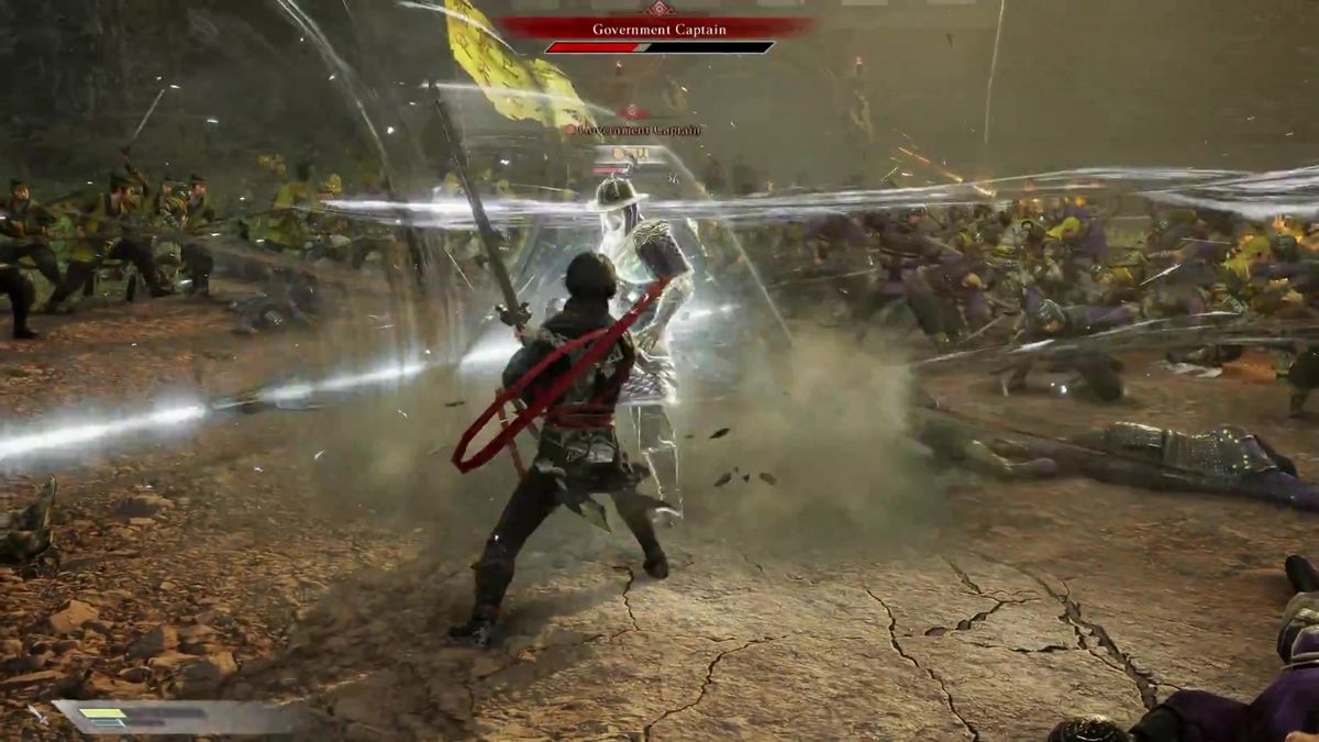 诸葛亮轻摇羽扇，目光深邃，智者风范尽显