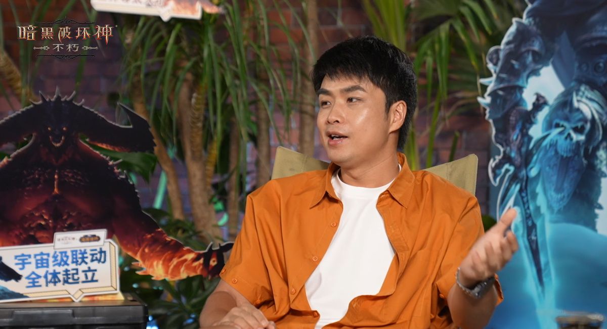 SKY在直播中讲述过往经历，神情专注，背景播放《暗黑破坏神》经典场景混剪