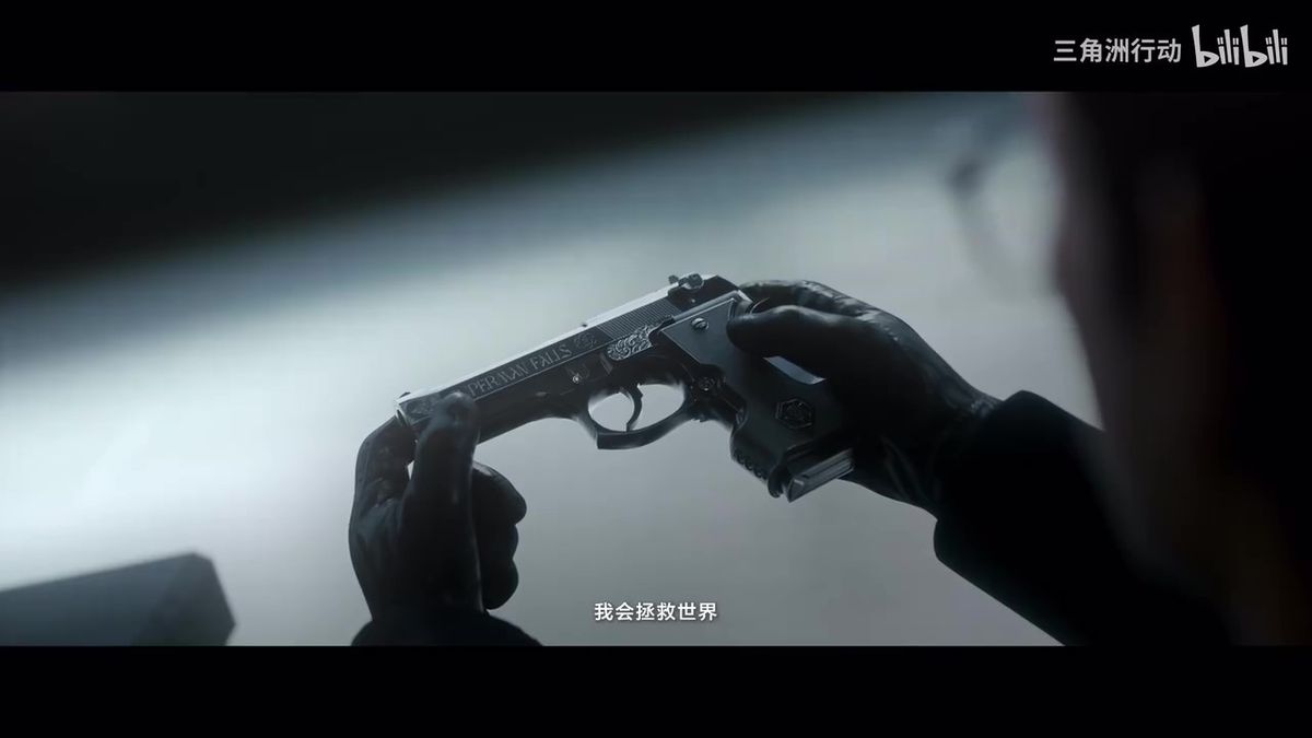 主角在意识空间中面对多个自我投影，象征记忆碎片的重组与冲突