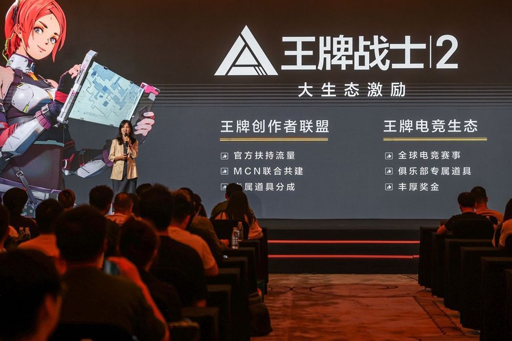 《王牌战士2》结尾彩蛋画面，镜头缓缓拉远，城市上空浮现‘ACE FORCE 2’LOGO，预示后续内容即将展开