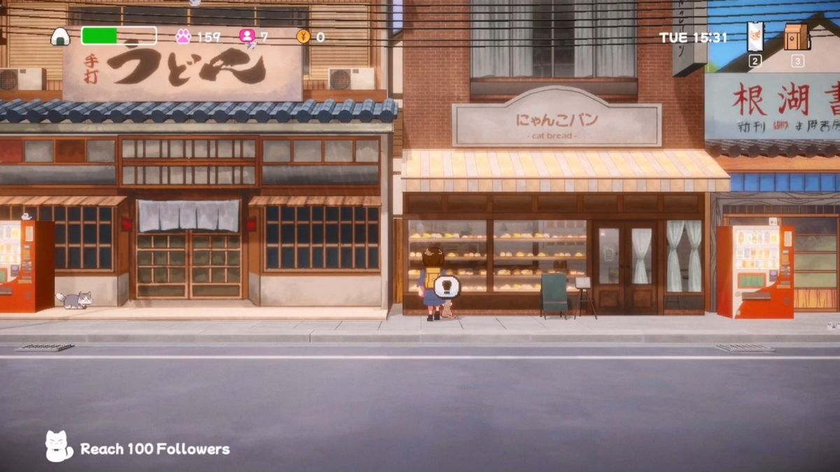 夜晚的灯塔下，一只黑猫静静伫立，远处海浪轻拍礁石，氛围静谧而神秘