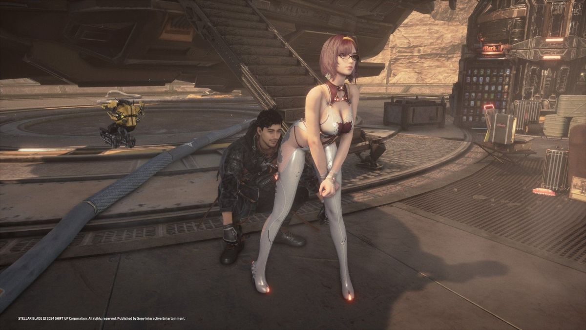 角色背对镜头站立于悬崖边缘，长发飘扬，氛围孤寂而唯美