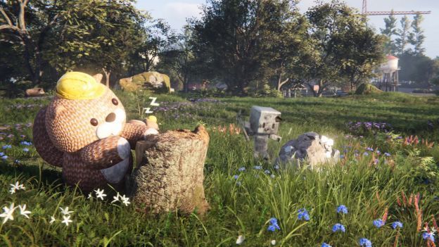 玩家营地内部视角，多个异常物正在执行不同任务，有的在伐木，有的在炼制材料，画面充满科技与奇幻融合感