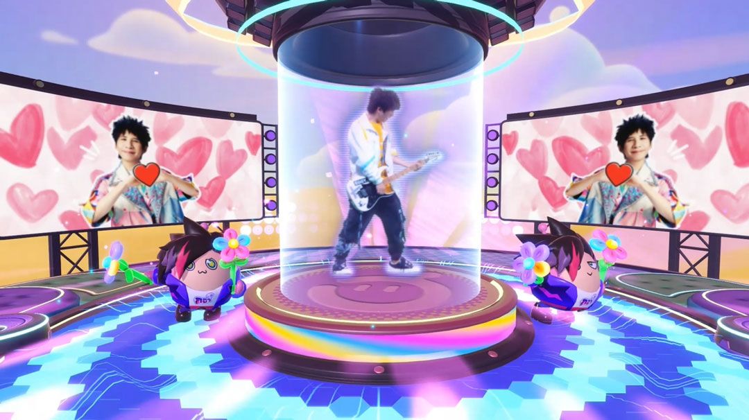 大张伟全息影像在舞台上演唱，四周彩光闪烁，蛋仔挥舞荧光棒热情应援