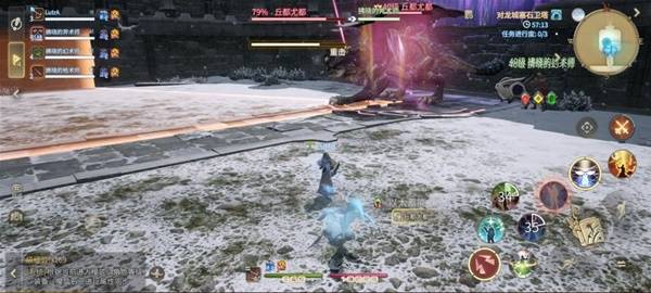 BOSS蓄力发动“重击”技能瞬间，身体后撤并聚集能量，前方地面浮现扇形预警区域