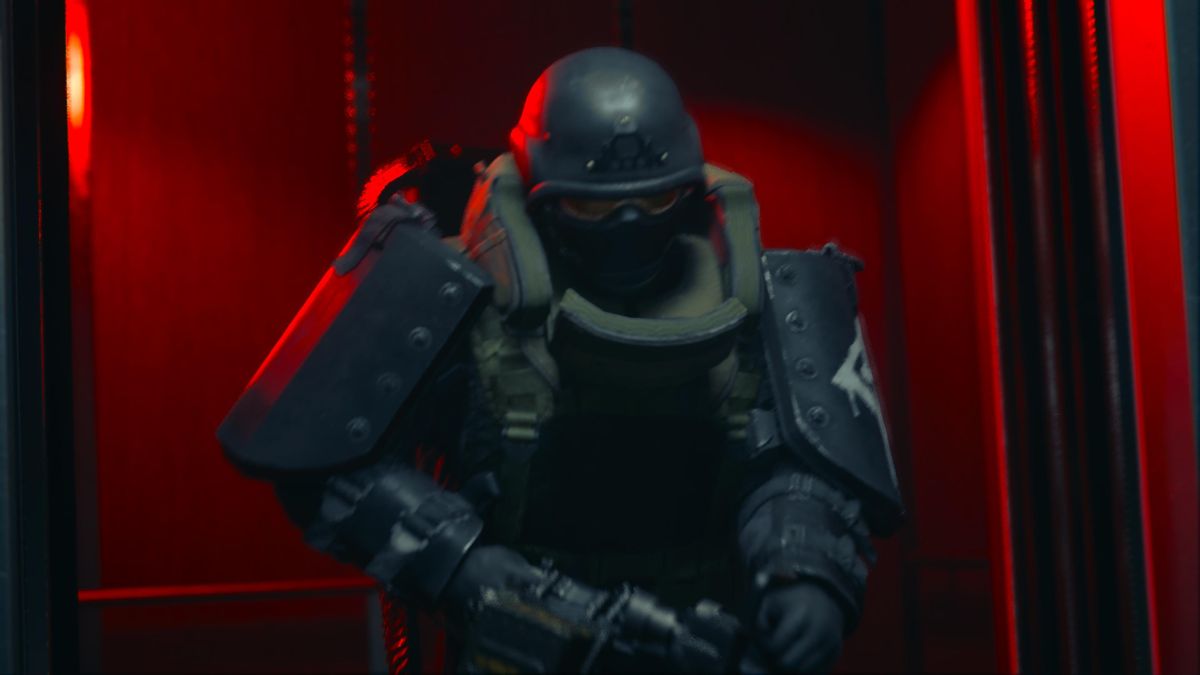 《使命召唤21：黑色行动6》第一赛季宣传画面，展示多人对战激烈交火场景，角色在废墟城市中穿梭射击