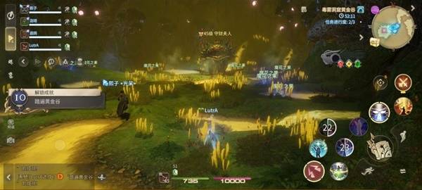 守财夫人释放藤鞭穿刺技能瞬间，地面上出现红色预警线，角色正向侧方闪避