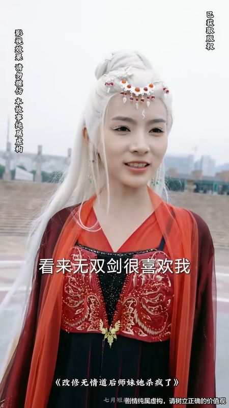 《黑神话：悟空》游戏画面中孙悟空挥舞金箍棒对抗巨兽，火焰与雷电交织的震撼场景