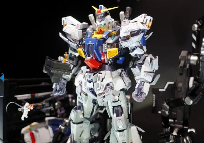 解体匠机Mk-II侧面细节图，清晰呈现腿部推进器、腰部旋转机构与装甲拼接工艺