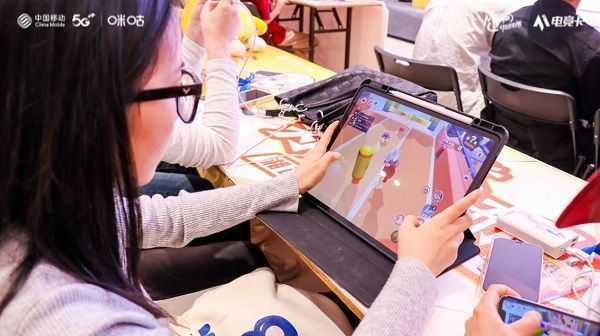 多个城市赛区联动画面拼图，不同赛场的选手正在激烈对战