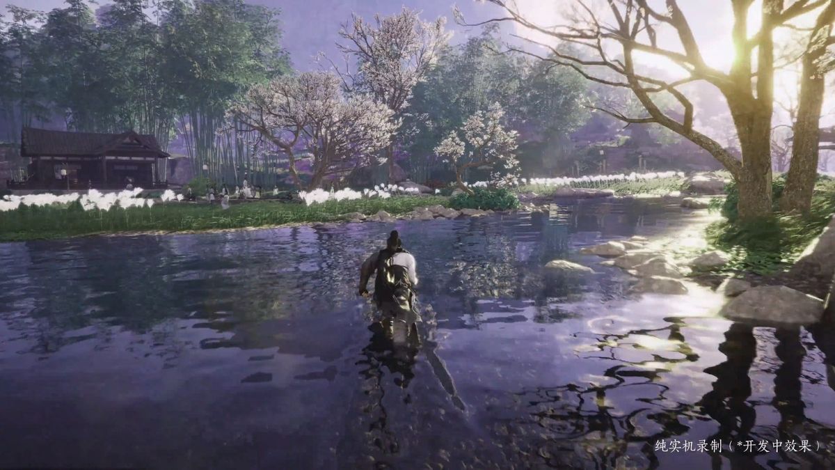 玩家在田园中耕作，远处有篱笆与茅屋，展现乱世中的宁静生活