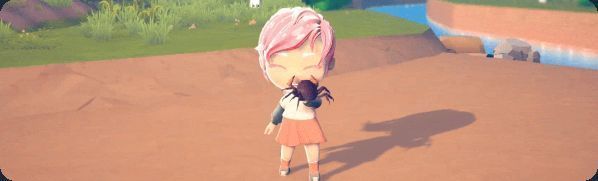 玩家在湖边钓鱼，浮漂轻轻晃动，周围环境安静祥和