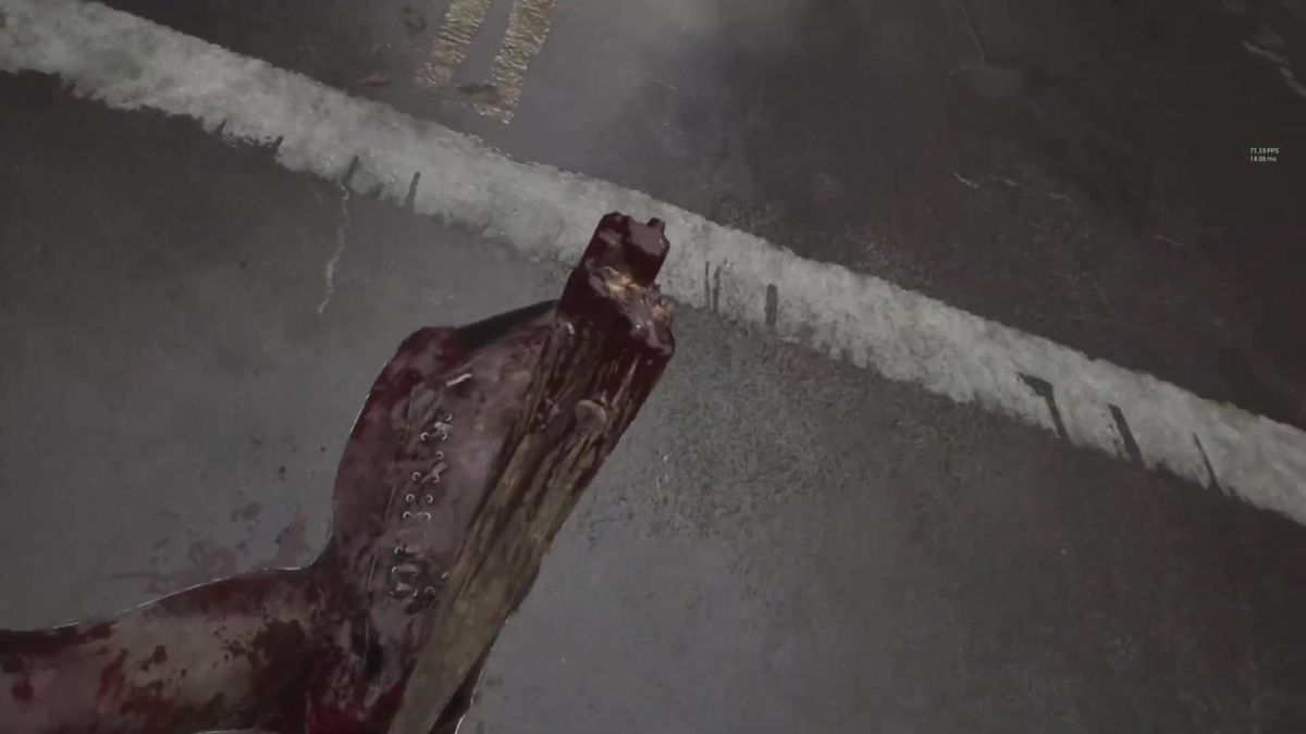 玩家手持武器准备近战攻击，动作姿态自然