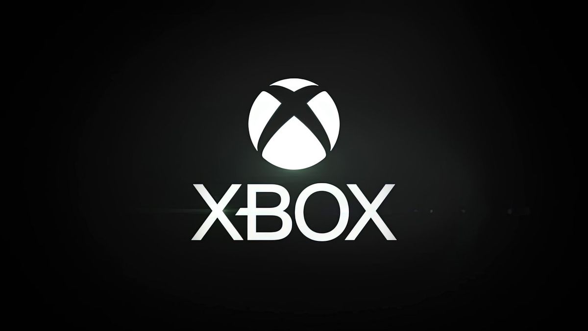 Xbox负责人Phil Spencer接受采访画面，背景为Xbox主机与游戏界面