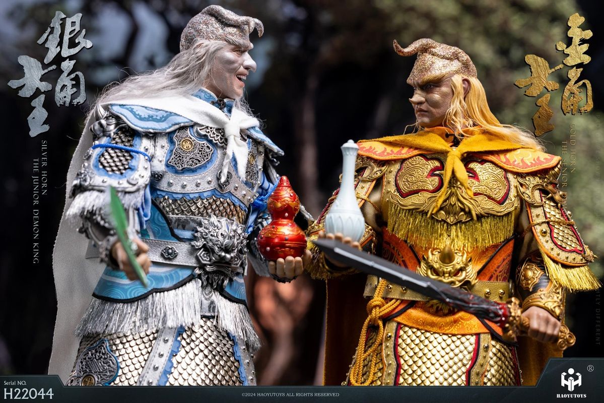 银角大王手持紫金红葫芦，动作姿态生动，展现经典法宝