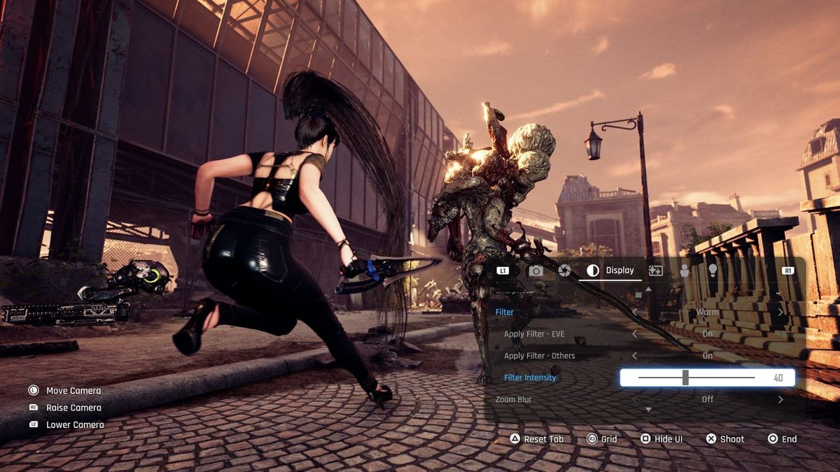 伊芙使用新技能释放能量波，周围敌人被瞬间击碎成碎片