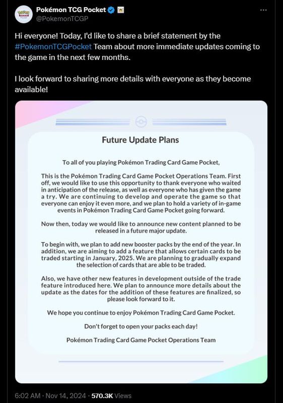 《宝可梦 TCG Pocket》游戏界面展示卡包抽取动画，背景为经典宝可梦对战场景