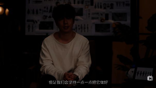 游戏内场景对比图，左侧为早期灰暗风格，右侧为重制后色彩鲜明、植被复苏的今州城