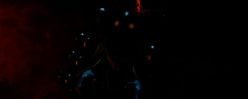 《毁灭战士：黑暗时代》游戏场景截图，昏暗的工业风格走廊中，远处隐约可见漂浮的女巫形态玩具轮廓