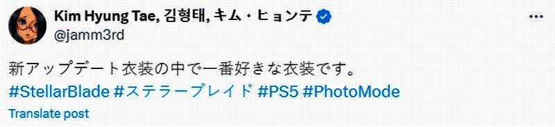 《星刃》游戏中女主角身穿全新灰色战衣的特写画面，整体设计简约冷峻，材质光泽细腻，展现未来科技感