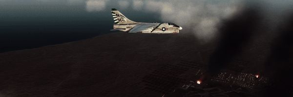 另一段战斗GIF动图，展示反潜直升机投放声呐浮标并锁定水下目标，随后舰艇发射反潜导弹，海面掀起巨大水柱