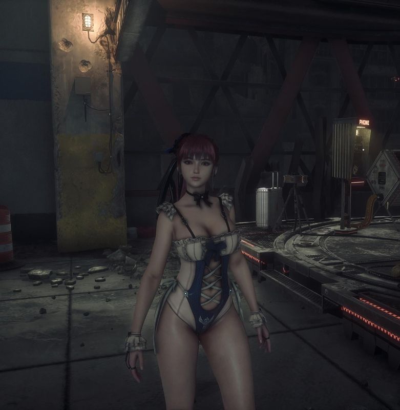 战斗中伊芙跃起躲避攻击，技能特效华丽炫目