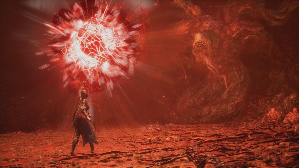 《明末：渊虚之羽》新截图，昏暗古庙中一名持剑女子立于残破佛像前，四周弥漫着诡异雾气，光影对比强烈