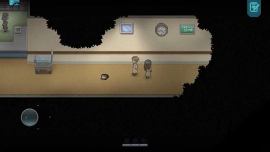 机舱地面的机长帽特写，周围散落文件