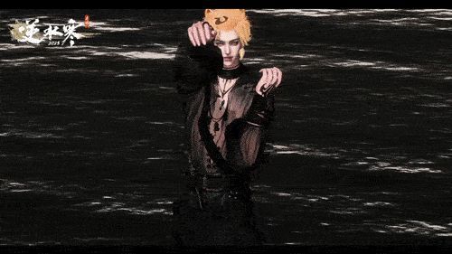 动图展示‘一键拍同款’操作流程：点击按钮后游戏角色自动重现原视频中的舞蹈动作与镜头切换