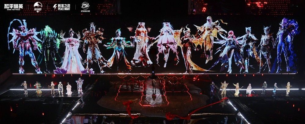 舞台中央陈列数十套经典皮肤，灯光逐一照亮每一件战甲，宛如星河闪耀