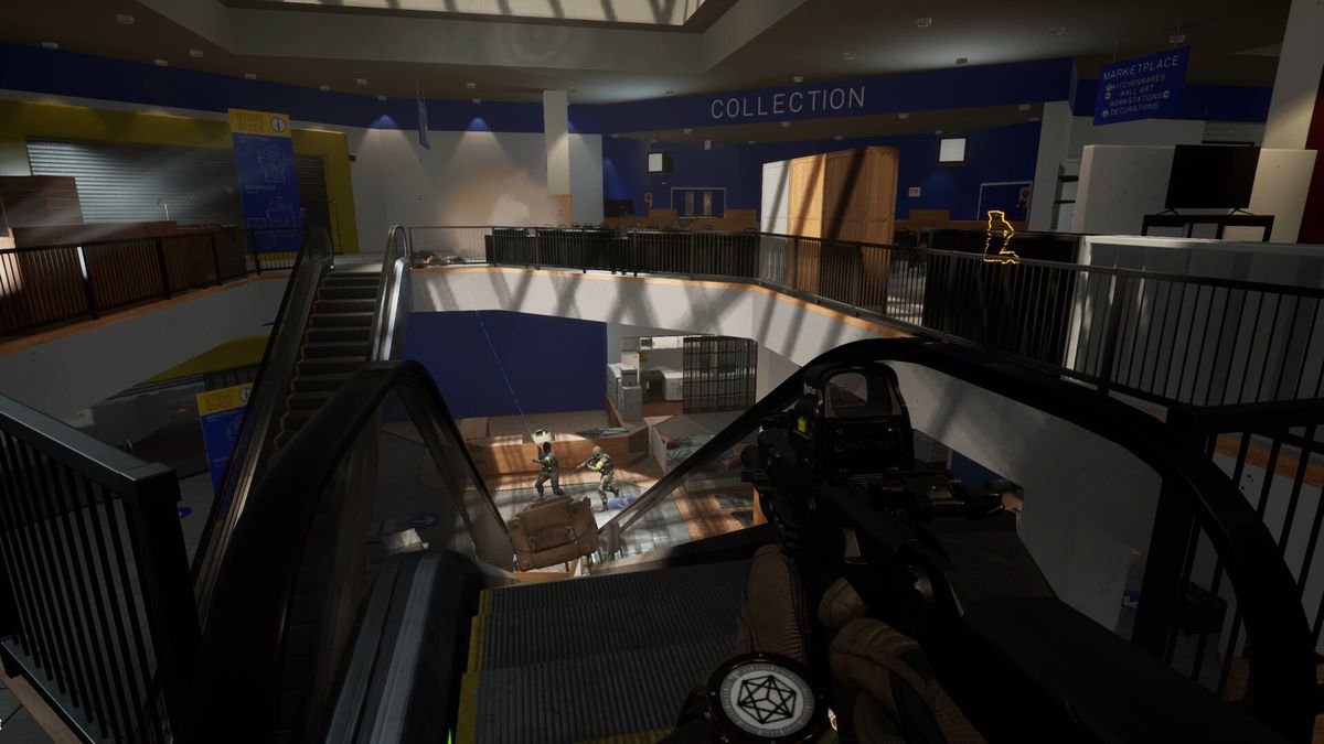 终局任务场景，小队在暴雨中的石油钻塔顶层与巨型坦克敌人激烈交火，环境特效震撼