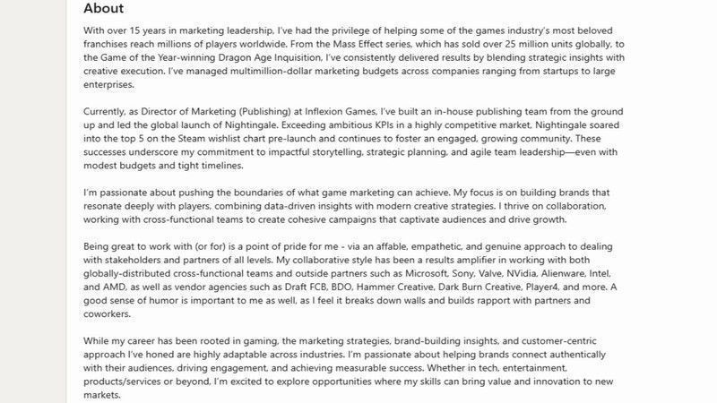 《质量效应：传奇版》游戏画面，展示主角薛帕德在行星表面执行任务，背景为外星城市与巨大星舰