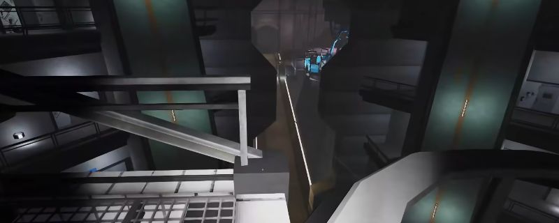 《非生物因素》游戏中实验室大电梯内部场景，金属质感强烈，灯光冷色调，通向顶楼的通道清晰可见