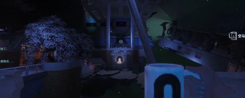 《非生物因素》购物区场景截图，昏暗的商场内部布满碎玻璃与废弃货架，三名小BOSS分别占据中庭、 escalator入口与服务台区域，环境充满压迫感