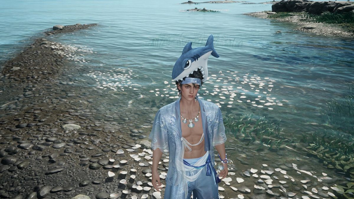 头饰·鲨鲨啃定外观展示，角色佩戴卡通风格鲨鱼咬合头饰，充满趣味感