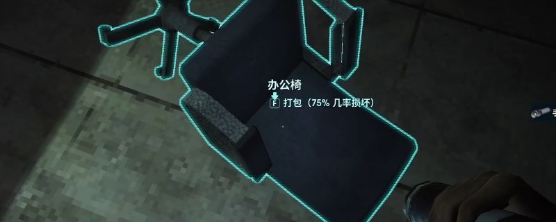 《非生物因素》中玩家站在一座孤寂的大型木屋前，周围是荒芜的雪地与枯树，场景充满末日氛围