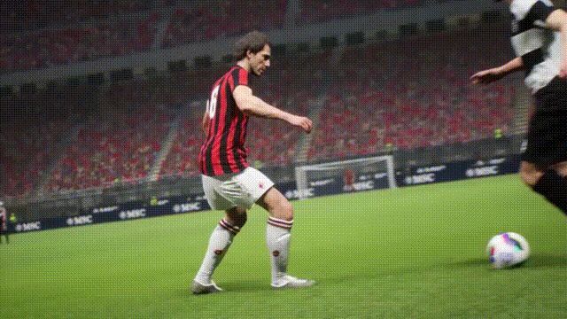 巴雷西在比赛中精准长传发动反击的动态演示