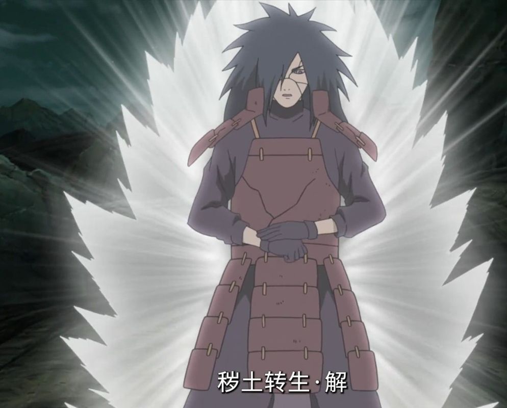 宇智波斑[秽土转生·解]立于战场中央，周身环绕查克拉风暴，须佐能乎虚影浮现，气势压倒全场