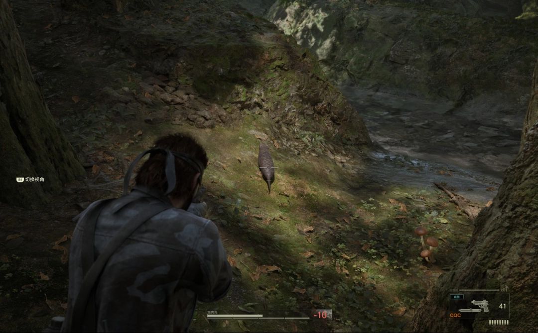 游戏内成就界面展示‘捕获UMA’图标，背景为土龙被关在玻璃容器中的特写图像