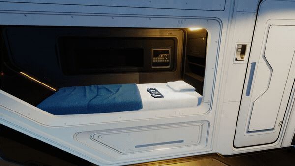 主角在控制台前操作设备，屏幕显示外星符号解码动画过程