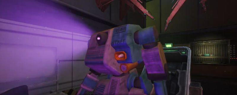 《非生物因素》游戏中凯莉角色的特写画面，背景为昏暗的实验室，充满科技与孤独感交织的氛围